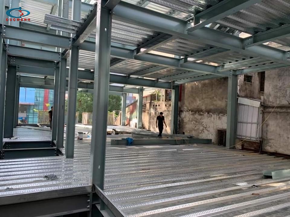 ứng dụng của tôn sàn deck trong xây dựng